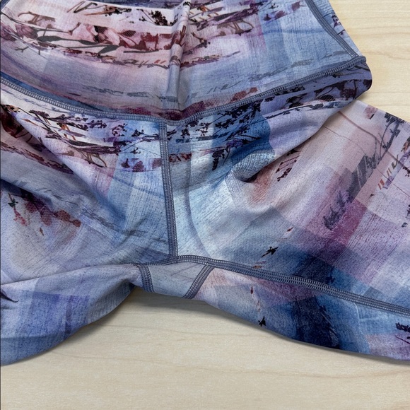 Lululemon cropped tights, leggings, gym, yoga pants size 6, print, perfect! - Picture 9 of 9